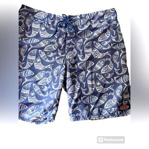 Vineyard Vines Men’s swim size 34 Large Board Shorts/ swim wear blue fish-